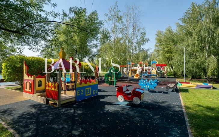 2-этажный коттедж 371 м² с отделкой