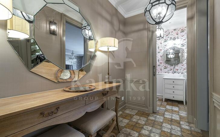 4-КОМН. КВАРТИРА С ОТДЕЛКОЙ 200 М² НА 7 ЭТАЖЕ