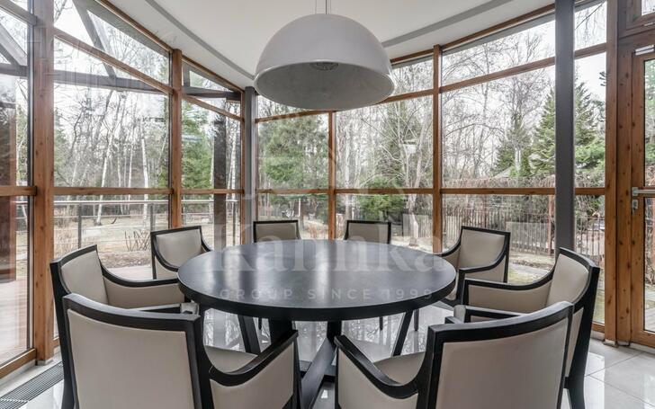 2-этажный коттедж 650 м² с отделкой