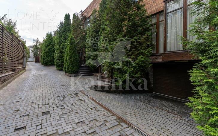 3-этажный таунхаус 320 м² с отделкой