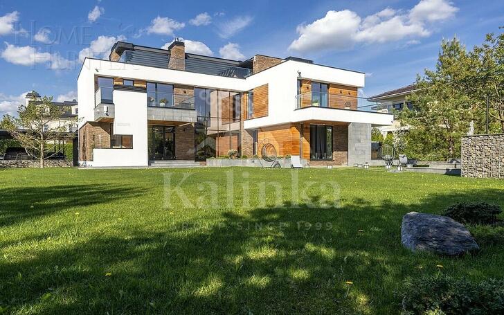 2-этажный коттедж 550 м² с отделкой