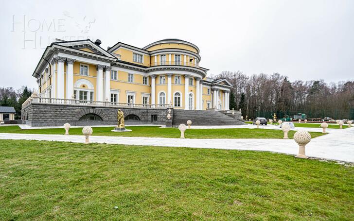 3-этажный коттедж 3 340 м² с отделкой