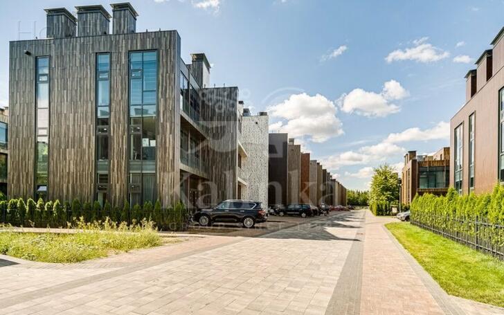 3-этажный таунхаус 240 м² без отделки