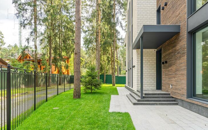 3-этажный коттедж 380 м² с отделкой
