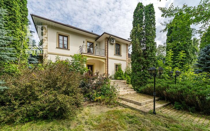 2-этажный коттедж 650 м² с отделкой
