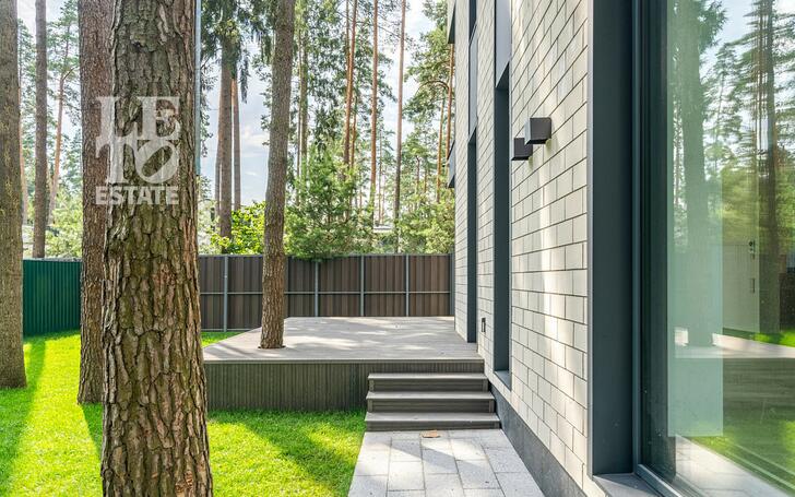 3-этажный коттедж 380 м² с отделкой