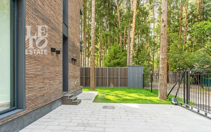 3-этажный коттедж 380 м² с отделкой