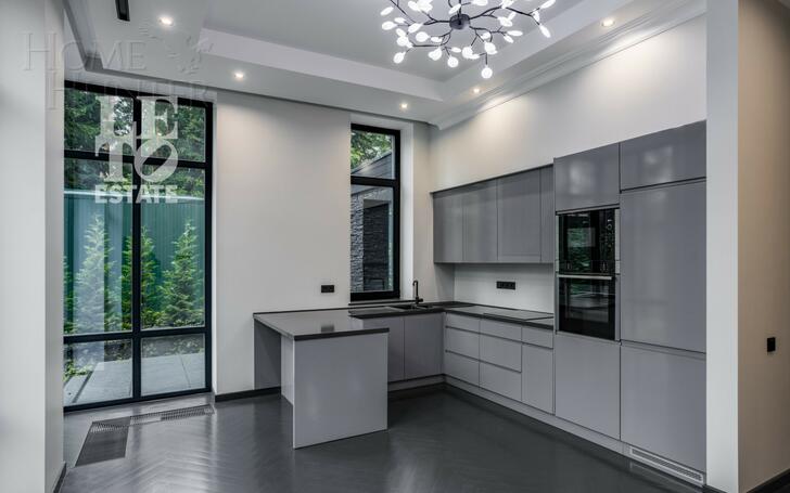 2-этажный коттедж 300.3 м² с отделкой