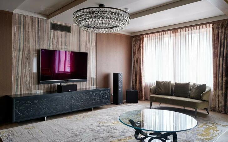 2-УРОВНЕВЫЙ ТАУНХАУС С ОТДЕЛКОЙ 360 М² НА 1 ЭТАЖЕ