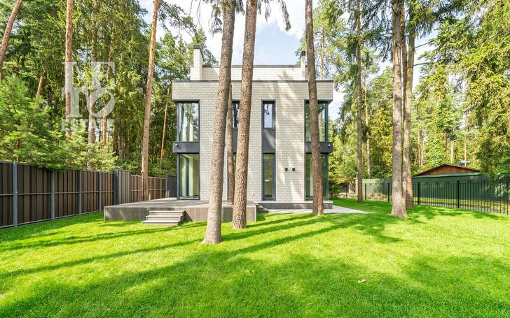3-этажный коттедж 380 м² с отделкой