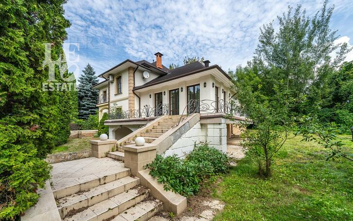 2-этажный коттедж 650 м² с отделкой