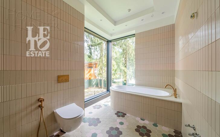 3-этажный коттедж 380 м² с отделкой