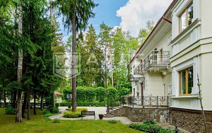 2-этажный коттедж 708 м² с отделкой