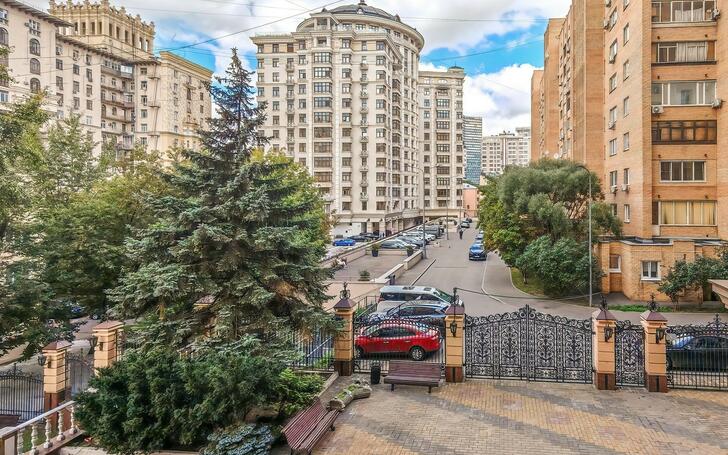 3-КОМН. КВАРТИРА С ОТДЕЛКОЙ 130 М² НА 2 ЭТАЖЕ