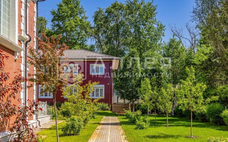2-этажный коттедж 1 400 м² с отделкой