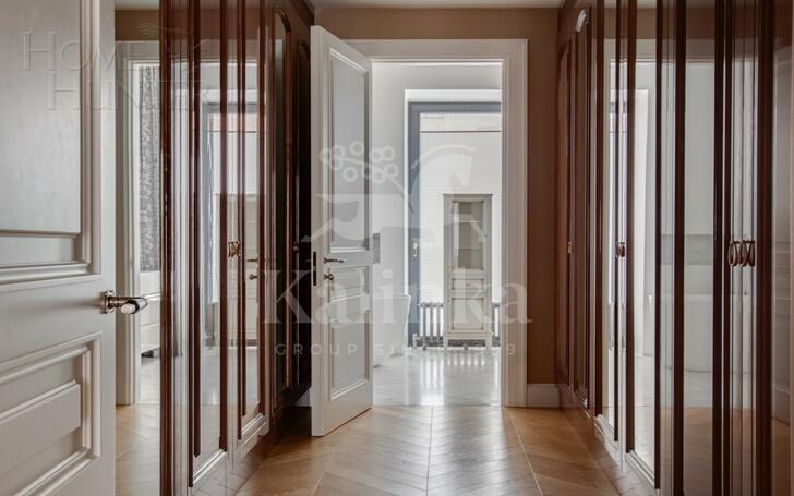 4-КОМН. КВАРТИРА С ОТДЕЛКОЙ 200.7 М² НА 4 ЭТАЖЕ