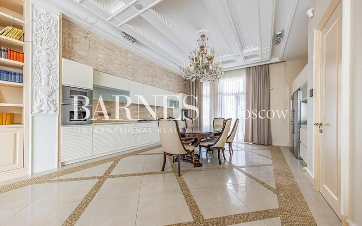 3-этажный таунхаус 430 м² с отделкой