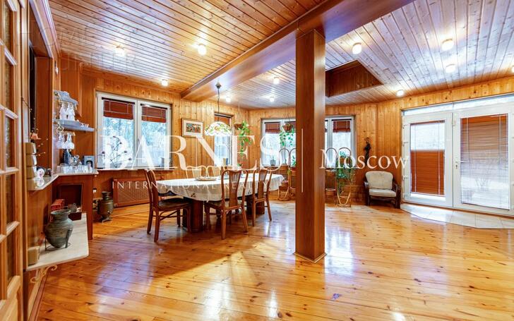3-этажный коттедж 650 м² с отделкой