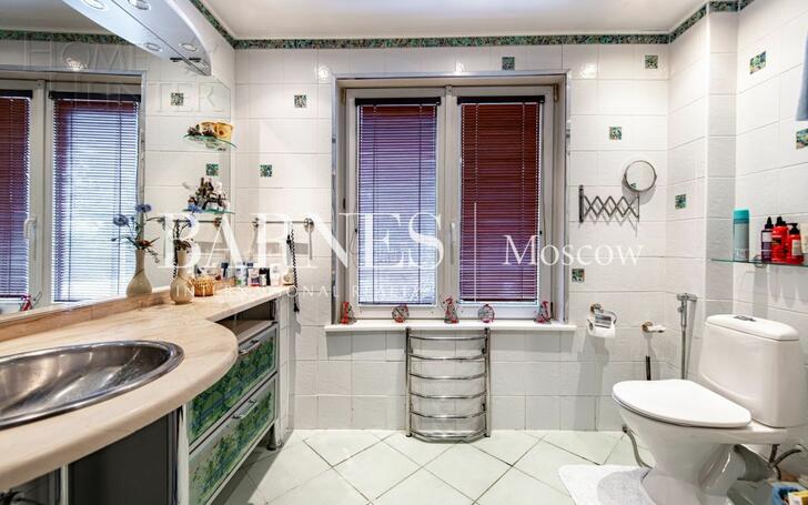 3-этажный коттедж 650 м² с отделкой