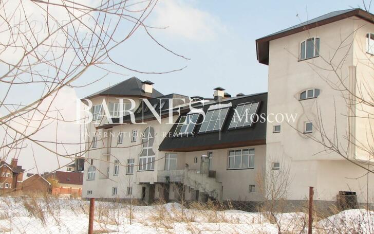 2-этажный коттедж 1 600 м² без отделки