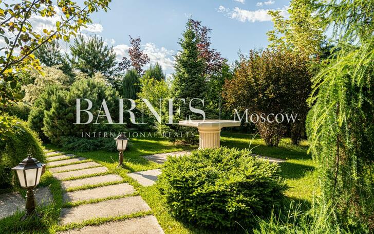2-этажный коттедж 2 400 м² с отделкой