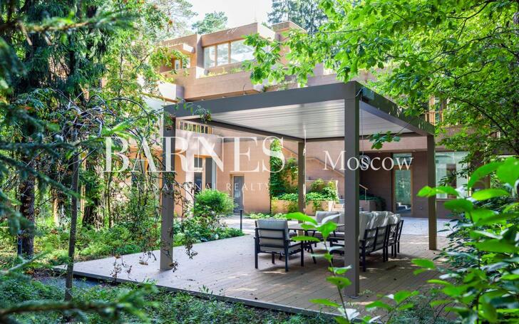 2-этажный коттедж 1 330 м² с отделкой