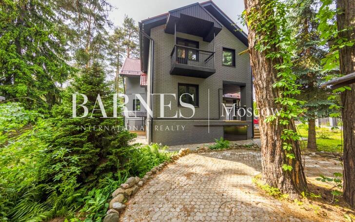 2-этажный коттедж 370 м² с отделкой