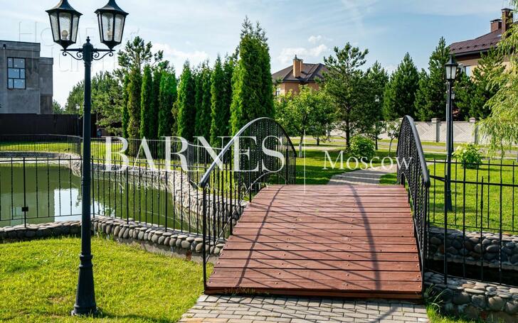 2-этажный коттедж 250 м² с отделкой