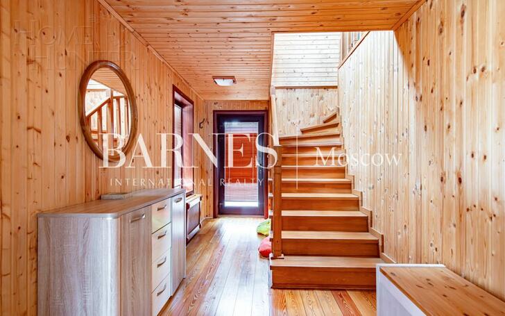 3-этажный коттедж 650 м² с отделкой