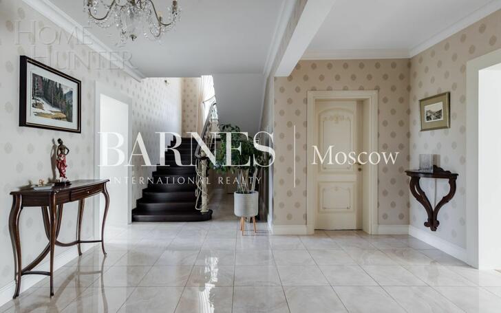 3-этажный коттедж 550 м² с отделкой