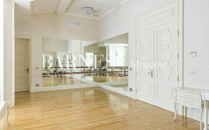 2-этажный коттедж 2 400 м² с отделкой