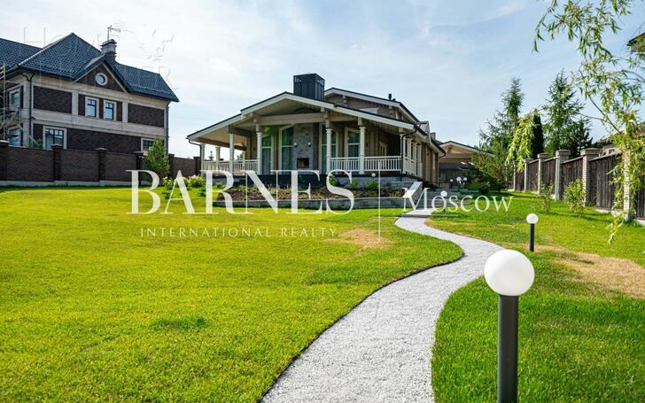 2-этажный коттедж 250 м² с отделкой