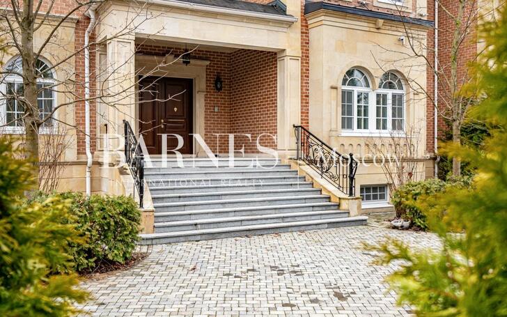 2-этажный коттедж 2 141 м² с отделкой