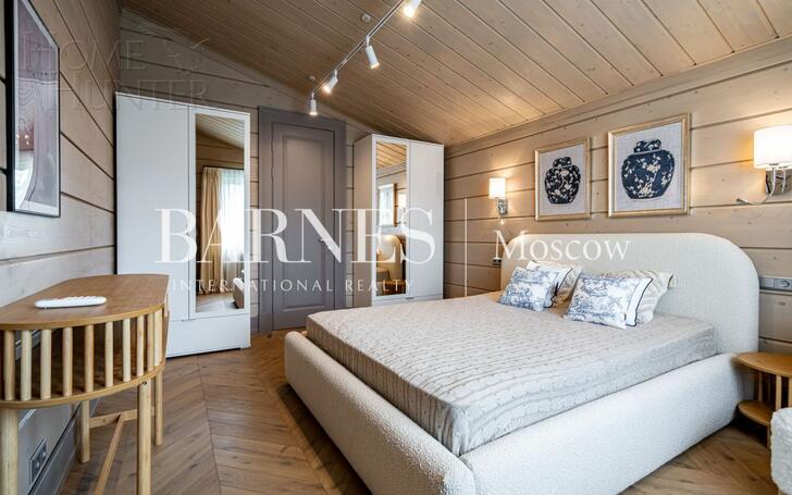 2-этажный коттедж 250 м² с отделкой