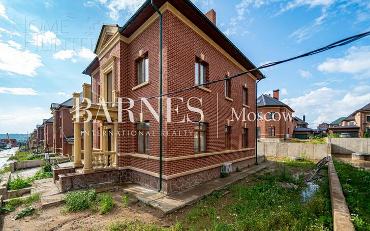 2-этажный коттедж 335 м² с отделкой