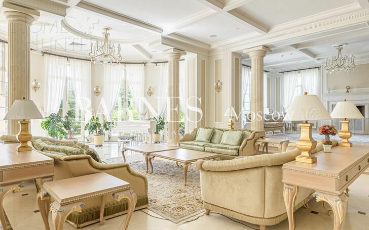 2-этажный коттедж 2 400 м² с отделкой
