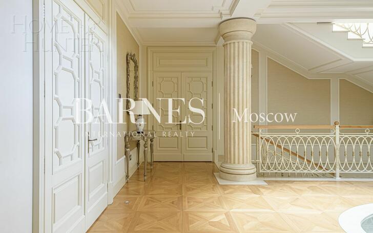 2-этажный коттедж 2 400 м² с отделкой