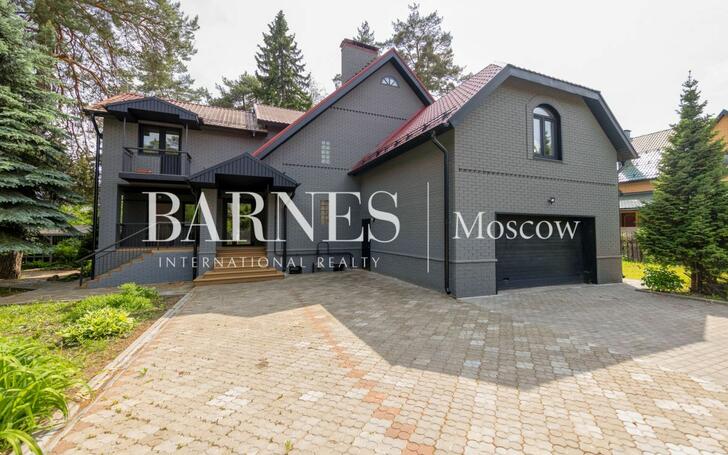 2-этажный коттедж 370 м² с отделкой