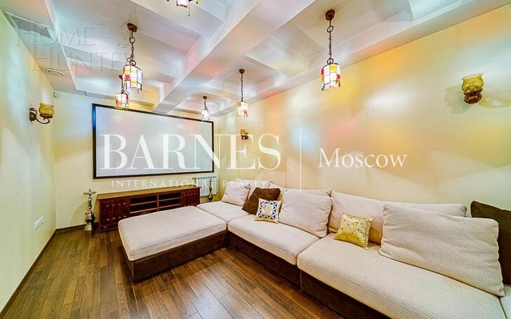 3-этажный коттедж 740 м² с отделкой