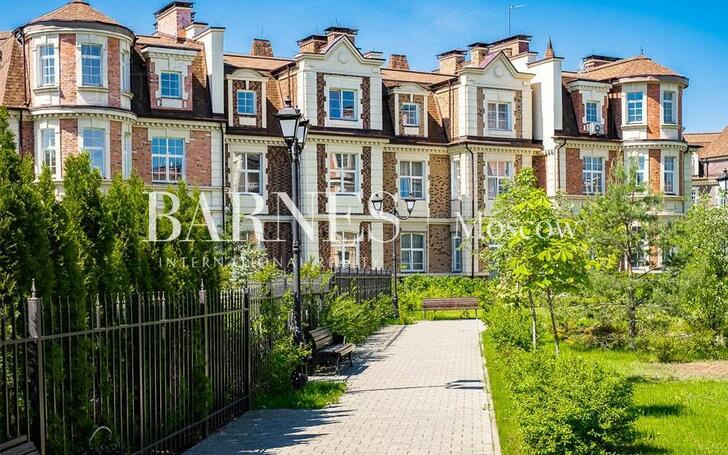 2-этажный таунхаус 320 м² с отделкой