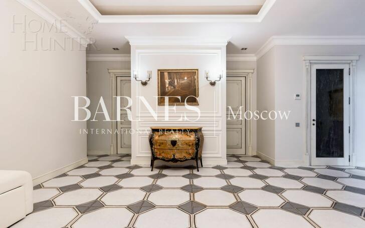 3-этажный таунхаус 430 м² с отделкой