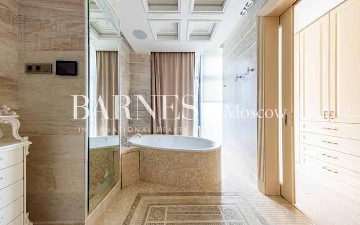 3-этажный таунхаус 430 м² с отделкой