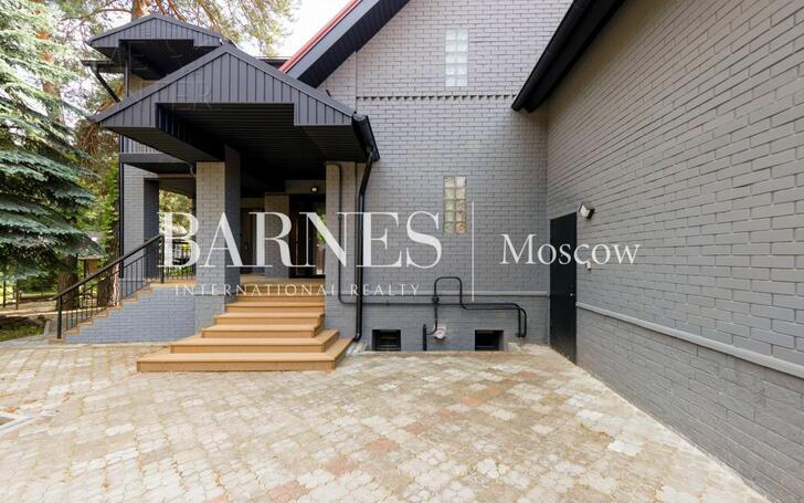 2-этажный коттедж 370 м² с отделкой