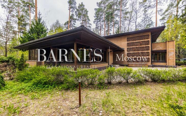 2-этажный коттедж 320 м² с отделкой