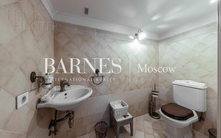3-этажный таунхаус 700 м² с отделкой