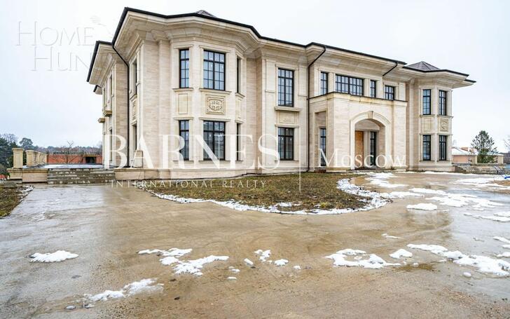 2-этажный коттедж 3 600 м² без отделки