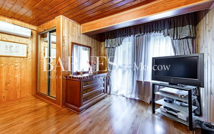 3-этажный коттедж 650 м² с отделкой