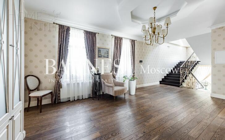 3-этажный коттедж 550 м² с отделкой