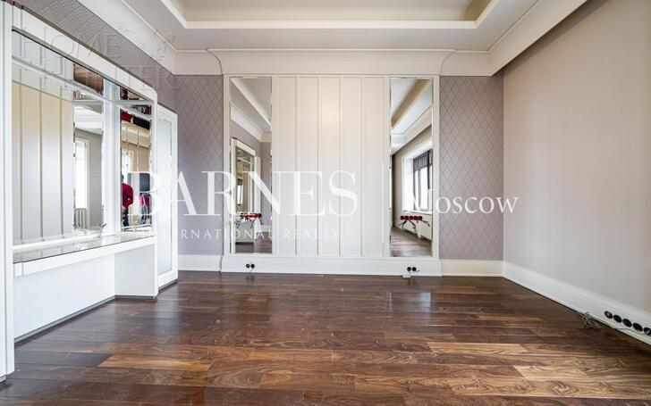 2-этажный коттедж 1 244 м² с отделкой
