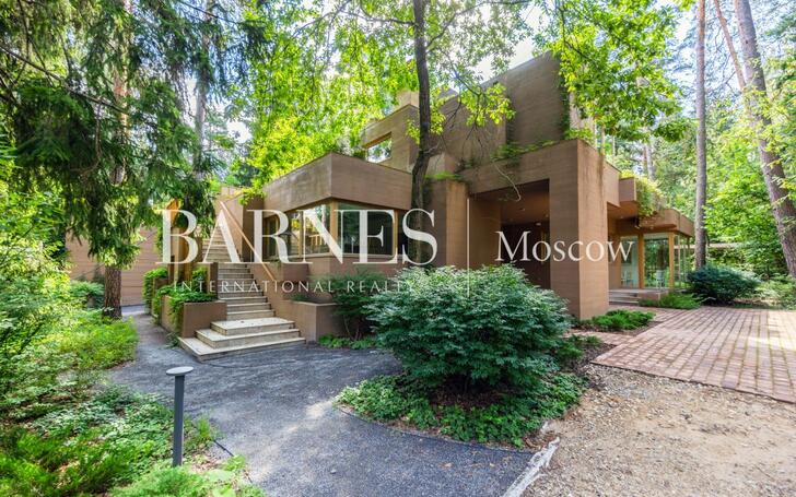 2-этажный коттедж 1 330 м² с отделкой